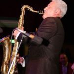 Ray Gelato RIPPING IT on his Robusto -“Handclappin'”